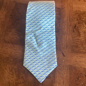 Brooks Brothers 100% silk tie with blue fish  NWOT